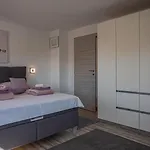 Stylish Duplex With Private Jacuzzi Ližnjan