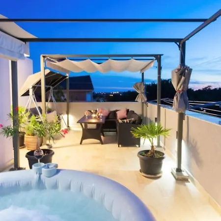 Stylish Duplex With Private Jacuzzi