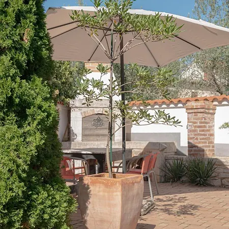 Apartman Stylish Duplex With Private Jacuzzi Ližnjan