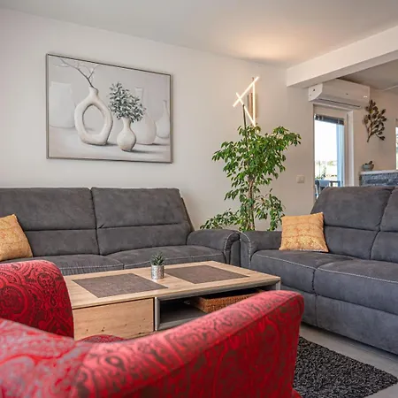 Apartman Stylish Duplex With Private Jacuzzi