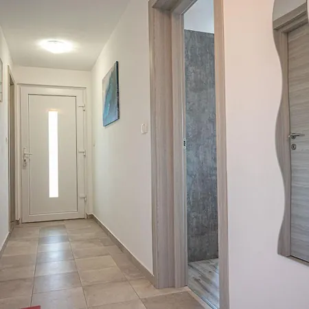 Stylish Duplex With Private Jacuzzi Ližnjan