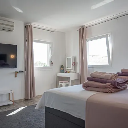 Stylish Duplex With Private Jacuzzi *