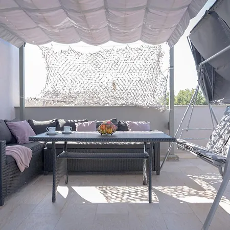 Stylish Duplex With Private Jacuzzi דירה *