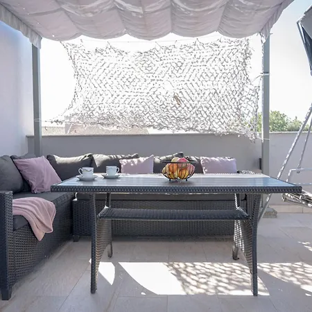 Stylish Duplex With Private Jacuzzi * Ližnjan