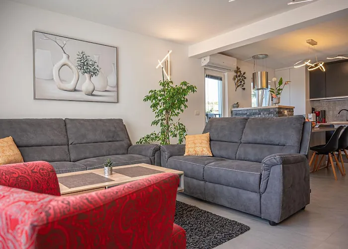 Stylish Duplex With Private Jacuzzi Ližnjan