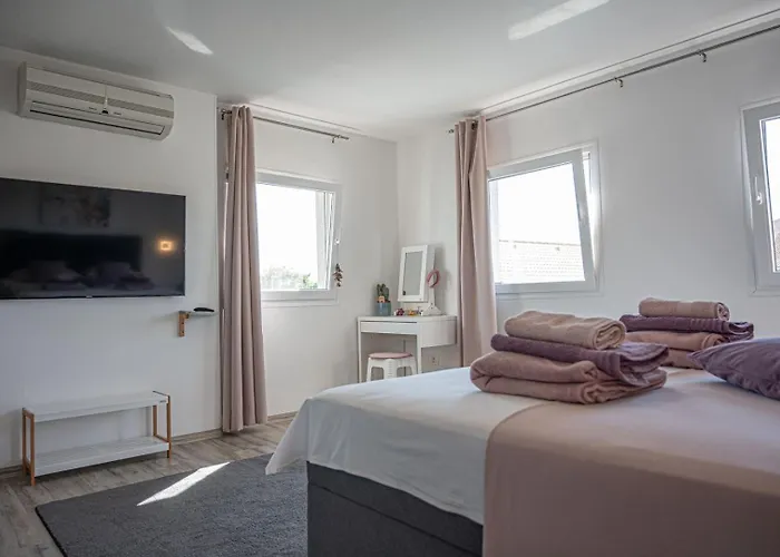 Stylish Duplex With Private Jacuzzi *