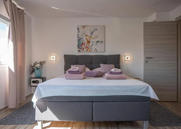 Stylish Duplex With Private Jacuzzi *