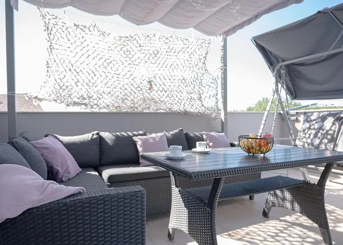 Stylish Duplex With Private Jacuzzi Lägenhet *