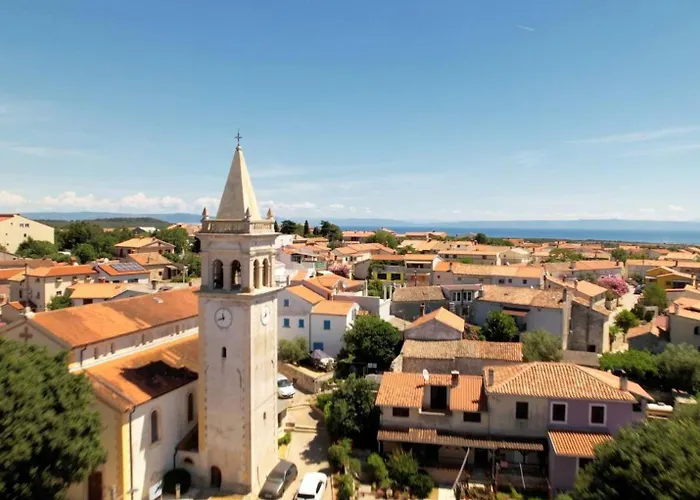 Stylish Duplex With Private Jacuzzi *