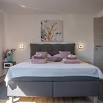 Stylish Duplex With Private Jacuzzi *