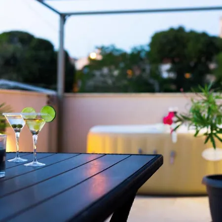 Stylish Duplex With Private Jacuzzi