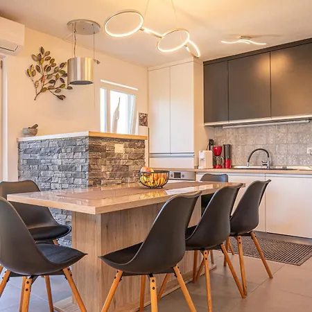 Stylish Duplex With Private Jacuzzi Apartmán Ližnjan