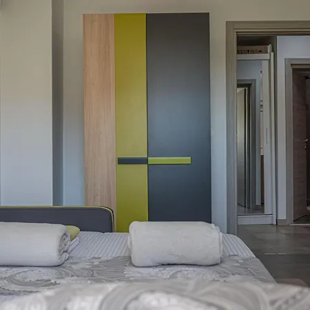 Stylish Duplex With Private Jacuzzi *