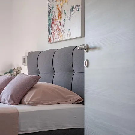 Stylish Duplex With Private Jacuzzi * Ližnjan