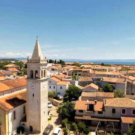 Stylish Duplex With Private Jacuzzi *