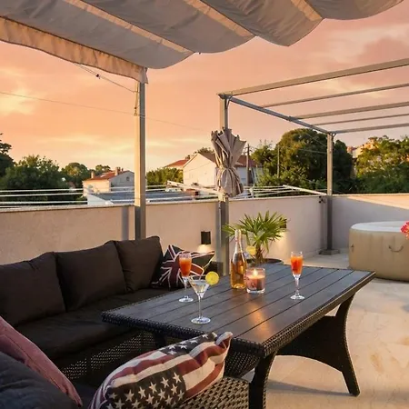 Stylish Duplex With Private Jacuzzi דירה