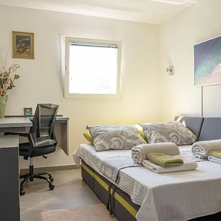 Stylish Duplex With Private Jacuzzi