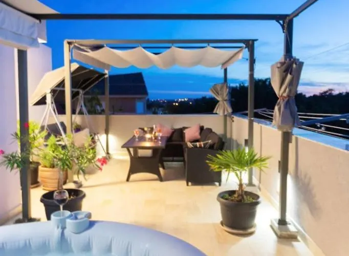 Stylish Duplex With Private Jacuzzi