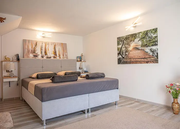 Stylish Duplex With Private Jacuzzi *