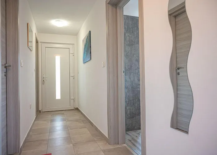 Stylish Duplex With Private Jacuzzi Ližnjan