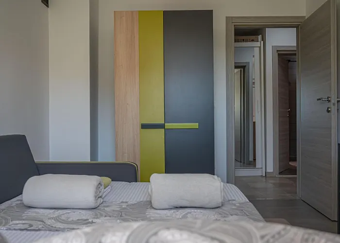 Stylish Duplex With Private Jacuzzi *