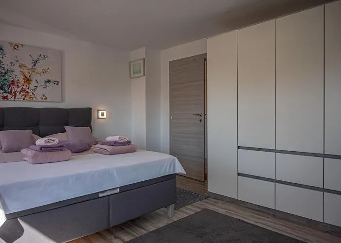 Stylish Duplex With Private Jacuzzi Ližnjan