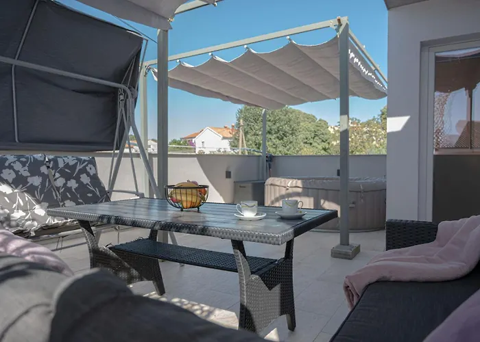 Stylish Duplex With Private Jacuzzi